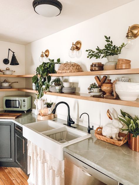 10 Kitchen Ideas that Belong on Pinterest - Inspired By This European Farmhouse Kitchen, Glam Bathroom, Farmhouse Kitchen Cabinets, Boho Kitchen, Chic Kitchen, Modern Farmhouse Kitchens, Tiny Kitchen, Vintage Glam, Decoration Inspiration