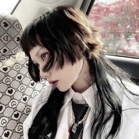 Japanese Rock Hairstyles, Alt Mullet, Asian Goth, Irl References, Hair References, Rock Hairstyles, Goth Hair, Japanese Rock, Women's Hairstyles