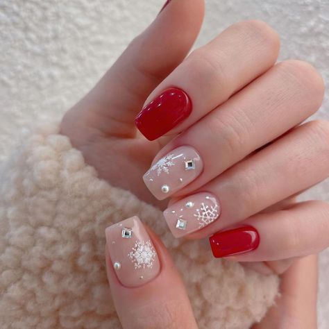 Nails Country, Nails Xmas, Fake Nails Designs, Short Fake Nails, Nagel Tips, Nail Art Set, Nails Square, Snowflake Nails, Holiday Nail Art