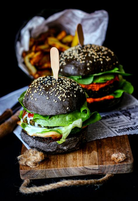 Black Burger Aesthetic, Burger Patty Photography, Charcoal Burger, Salmon Burger Photography, Fast Food Burger Photography, Cheeseburger Photography, Chicken Burgers, Chicken, Ethnic Recipes