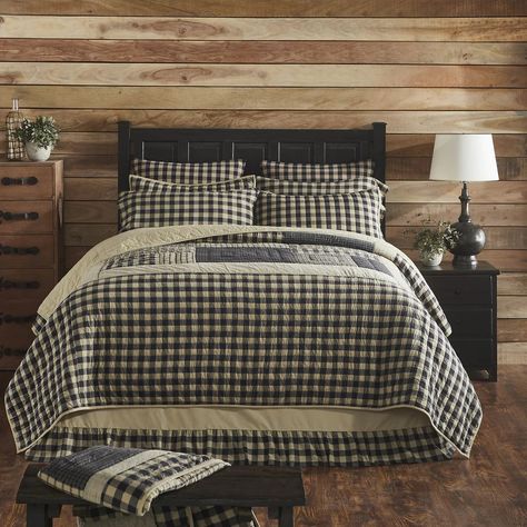 Pretty in Prim #HomeSweetHome #Americana #Primitive #countryliving #housedesign #countrylife #cottage #cottagecoreaesthetic #vintagecottage #smmakelifebeautiful #homestyle #farmhousestyle Navy Color Palette, Americana Design, Country Bedding, Bedroom Ambiance, Vhc Brands, Country Quilts, American Decor, King Size Quilt, Twin Quilt