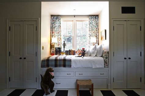 bed nook between closets Built In Daybed, Sleeping Nook, Bed Nook, Built In Bed, Bunk Rooms, Build A Closet, Window Bed, Boys Bedrooms, Window Seat