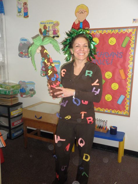 Our preschool teacher as the Chika Chika Boom Boom tree Chika Chika Boom Boom Costume, Chika Boom Boom, Preschool Halloween Costumes, Teacher Costume Ideas, Chika Chika Boom Boom, Storybook Activities, Storybook Costumes, Teacher Outfits Preschool, Classroom Parent