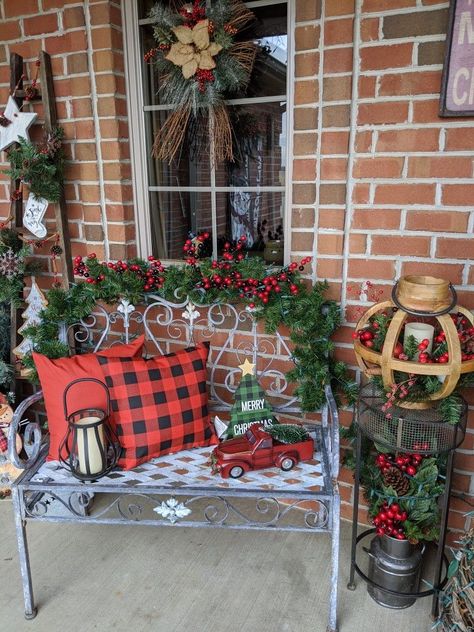 40 Easy and Festive Christmas Porch Decor Ideas on a Budget Outdoor Bench Decorating Ideas Christmas, Christmas Bench Ideas Front Porches, Bench Front Porch, Joy Decor, Christmas Porches, Christmas Decorations Sewing, Christmas Porch Decor Ideas, Christmas Bows Diy, Christmas Farm