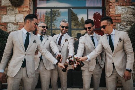 Grooms Men Pictures, Mens Wedding Photos, Bestman And Groom Photos, Summer Groomsmen Attire, Bridesmaids And Groomsmen Colors, Casual Groom, Groomsmen Wedding Photos, Groomsmen Photography, Groomsmen Poses