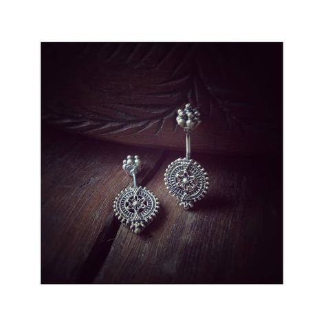 Moha by Geetanjali on Instagram: “The lovely chakra silver bugdi in piercing. Influenced by the chakra motif used in traditional Indian jewellery, this bugdi is a must have…” Bugdi Earrings Silver, Bugdi Designs, Bugdi Earrings, Traditional Indian Jewellery, Fabulous Jewelry, Ring Style, Creative Jewelry, Traditional Indian, Indian Jewellery