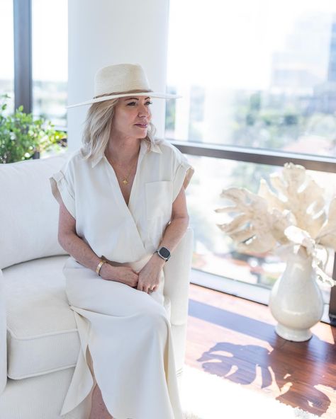 Lux monochrome with a UPF50 hat! Happy Palm Sunday! The Tulum hat by @wallaroohats, link is in my profile! Big sale with so many UPF hats to choose from! #monochromeoutfit #upf50hat #wallaroohats #bwwomen #brochuwalker #tscitychic #over50 #springoutfit #springstyle outfit inspo • over 50 • neutral style • casual style • • workwear • neutral style • minimal outfits • classy style • style over 40 Spring outfits • casual outfits • transitional style • beach vacation • vacation style • res... Happy Palm Sunday, Outfits Classy, Monochrome Outfit, Neutral Style, Palm Sunday, Minimal Outfit, Classy Style, Neutral Fashion, Vacation Style