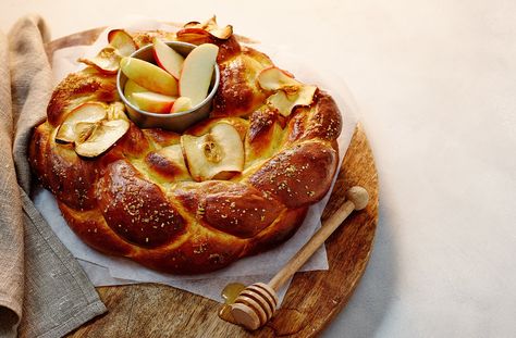 Vegan Challah Bread Recipe, Vegan Challah Bread, Apple Challah, Bread Recipe Bread Machine, Tesco Recipes, Vegan Challah, Challah Bread Recipe, Apple And Honey, Challah Bread Recipes