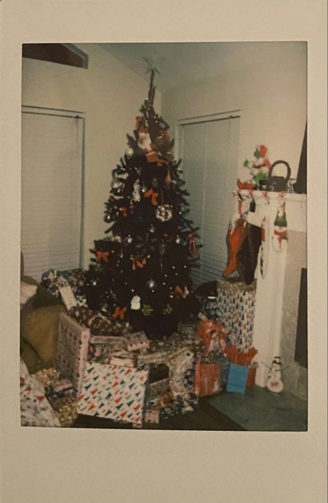 Christmas On Film Aesthetic, Christmas On Film Camera, Aesthetic Advent Calendar, Christmas Film Photography, Advent Calendar Aesthetic, Polaroid Christmas, Christmas Polaroid, Reindeer Bauble, Xmas Aesthetic