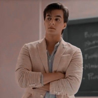 Professor:- Kartik Goenka..❤️❤️ Kartik Goenka, Kartik And Naira, Love You A Lot, Mohsin Khan, Best Actor, Actors, Dresses, Quick Saves