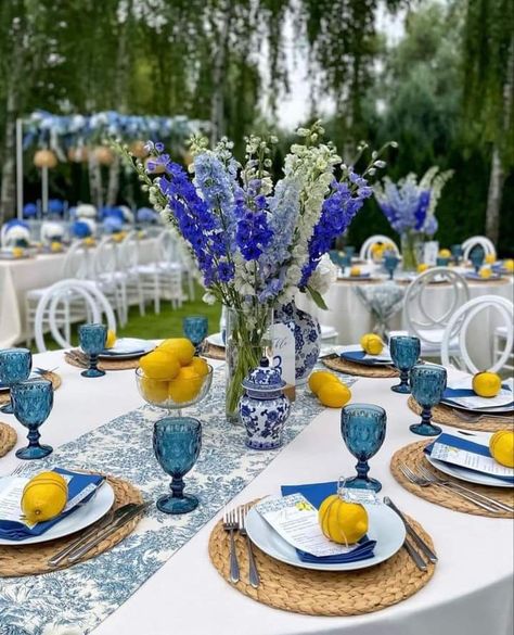 Capri Brunch Theme, Positano Theme Table Setting, Amalfi Style Interior, Italian Brunch Ideas Decor, Amalfi Inspired Decor, Italian Tea Party Decor, Capri Party Decor, Hamptons Tablescape, Meet Me In Positano Theme