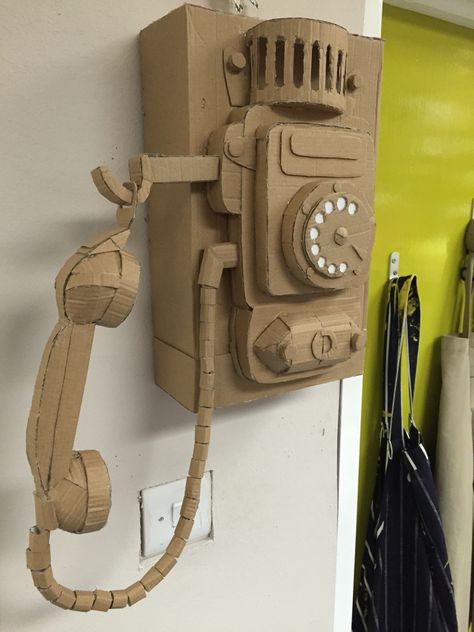 Cardboard Phone, Diy Kardus, Cardboard Art Projects, Cardboard Art Sculpture, Cardboard Props, Cardboard Crafts Diy, Cardboard Box Crafts, Cardboard Sculpture, Cardboard Art