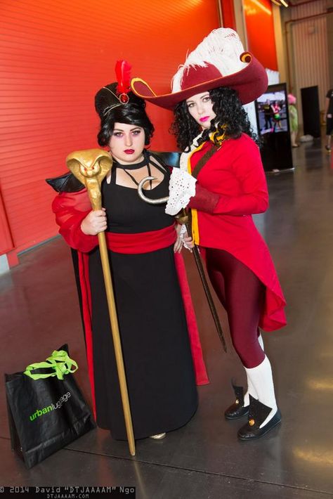 Jafar Costume, Captain Hook Costume, Disney Villain Costumes, Aladdin Costume, Themed Halloween Costumes, Villain Costumes, Cosplay Pictures, Running Costumes, Comic Con Cosplay