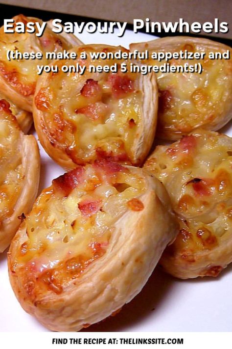 These Savoury Pinwheels are so easy to make and they are a great party appetizer. Plus they only require 5 ingredients! thelinkssite.com #pinwheels #appetizers #appetizerrecipe #partyfood #fingerfood Pinwheels Appetizers, Savoury Slice, Pin Wheels, Pinwheel Appetizers, Pinwheel Recipes, Party Appetizers Easy, Savory Appetizer, Party Appetizer, Easy Appetizer Recipes