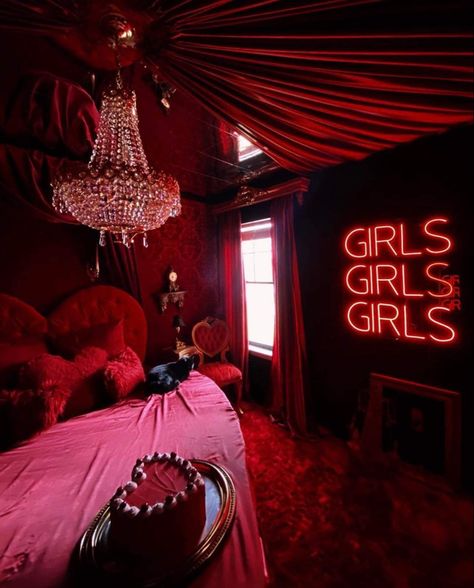 Red And Gold Room Aesthetic, Burlesque Home Decor, Burlesque Bedroom Decor, Dark Pink Bedroom Aesthetic, All Red Bedroom, Club Bedroom Aesthetic, Red Rooms Ideas, Burlesque Room Decor, Red And Pink Aesthetic Room Decor