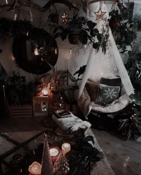 Room Bedroom Ideas, Goth Room, Dream Bedroom Inspiration, Cool Room Decor, Chill Room, Lighting Bedroom, Makeover Bedroom, Dark Home Decor, Bedrooms Decor