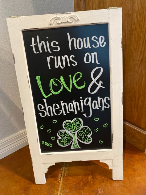 St Pattys Day Chalkboard, St Patrick's Chalkboard Art, Saint Patricks Day Chalkboard Ideas, St Patrick’s Chalkboard, Irish Chalkboard Art, St Patricks Day Chalkboard Ideas Signs, St Patricks Day Chalkboard Ideas, March Chalkboard Art, St Patrick’s Day Chalkboard Art