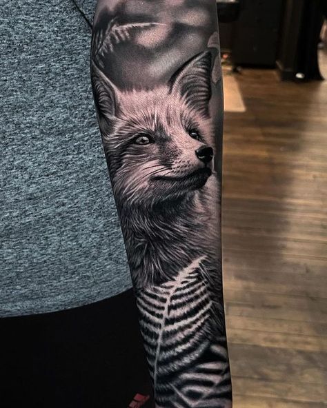 Black And Grey Fox Tattoo, Fox Sleeve Tattoo, Realistic Fox Tattoo, Wild Animal Tattoos, Spirit Animal Tattoo, Miniature Tattoos, Natur Tattoo Arm, Animal Tattoos For Women, Wildlife Tattoo