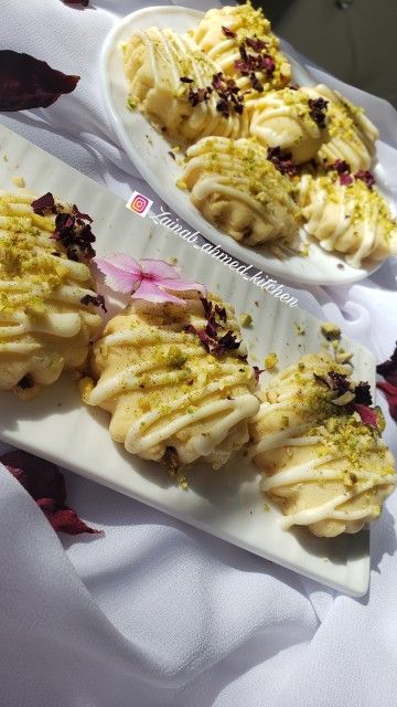 Pistachio Biscuits Recipe, Pistachio Biscuits, Eid Dessert Recipes, Eid Biscuits, Eid Table, Easy Indian Dessert Recipes, Easy Indian Dessert, Lemon Biscuits, Pastries Recipes