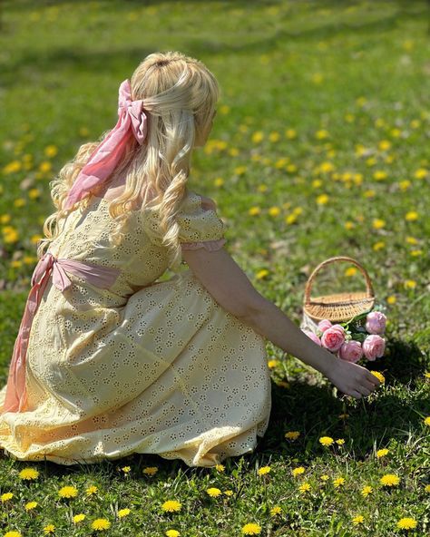 My happy place 💗💐🌷 wearing my favourite @lacemadeofficial #lacemaiden #lacemade | Instagram Queen Persephone, Aesthetic Cottage Core, Aesthetic Cottage, Aesthetic Core, School For Good And Evil, Aesthetic Garden, Princess Core, Garden Aesthetic, Cottagecore Style