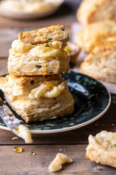 Layered Jalapeño Cheddar Biscuits with Salted Honey Butter...for breakfast, an afternoon snack, or as a side. So easy, best eaten warm just out of the oven! Salted Honey Butter, Jalapeno Cheddar Biscuits, Pasta Queen, Savory Bread Recipe, Half Baked Harvest Recipes, Backyard Dinner, Herb Bread, Flaky Biscuits, Cheddar Biscuits