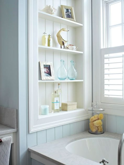 Turn wasted space between wall studs into handy shelving niche Small Bathroom Solutions, Cottage Style Bathrooms, Decor Baie, Bathroom Solutions, Style Cottage, Small Bathroom Storage, Trendy Bathroom, Bath Room, Bathroom Renos