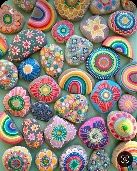 Stone Art Painting, Painted Rocks Diy, Rock Painting Patterns, Rock Painting Designs, Rock Painting Art, Pebble Painting, Rock Crafts, Summer Crafts, Pebble Art