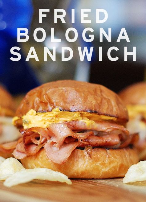 Blacking Seasoning, Bologna Sandwich Recipes, Fried Bologna Sandwich, Bologna Recipes, Pub Cheese, Fried Bologna, Bologna Sandwich, Sauteed Onions, Cheese Snack