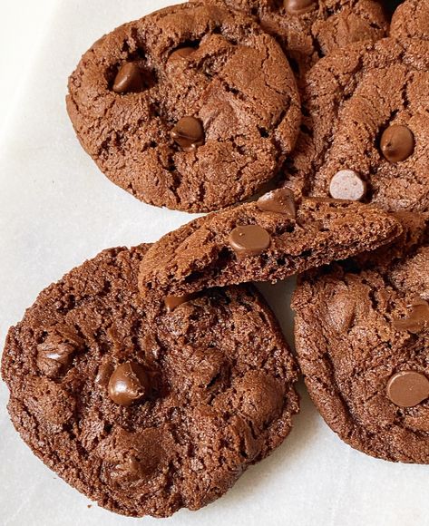 Crispy, Crunchy Double Chocolate Cookies | e2 bakes brooklyn