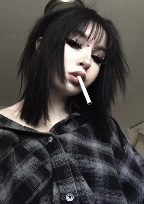 Grunge Black Hair, Black Hair Grunge, Grunge Hair Short, Alt Woman, Goth E-girl Makeup, Short Grunge Hair, Goth Hair, Bad Haircut, Short Bangs