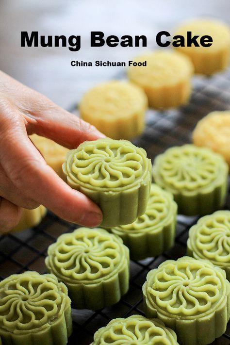 Mung Bean Cake, Chinese Moon Cake, Mooncake Recipe, Bean Cake, Asian Cake, Bean Cakes, Chinese Green, Chinese Dessert, 25 Hours