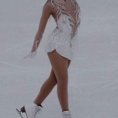 White Ice Skating Outfit, Pointe Costumes, White Figure Skating Dress, Figure Skating Accessories, Ice Skating Competition Dress, White Dress Aesthetic, Figure Skating Competition Dresses, Figure Skating Outfits, Ice Skating Outfit