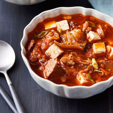 Kimchi Beef Stew, Kimchi Beef, Kimchi Stew Recipe, Korean Beef Stew, Jjigae Recipe, Kimchi Jjigae, Kimchi Stew, Cooking Projects, Keto Soups