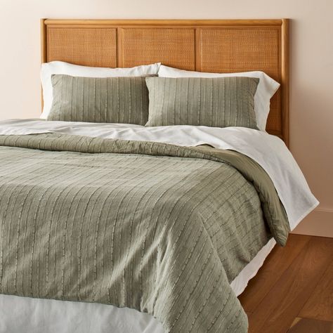 Neutral master bedding