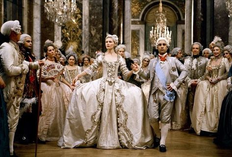 The Surprising Story Behind Marie Antoinette's Wedding Dress Marie Antoinette Film, Marie Antoinette Costume Halloween, Marie Antoinette Movie, Movie Wedding Dresses, Madame Pompadour, Marie Antoinette Costume, Helen Rose, Marie Antoinette 2006, 18th Century Costume