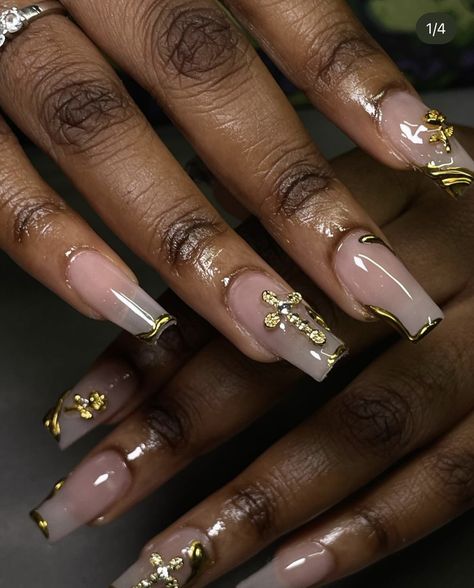 Y2k Nail Art Almond, Ethereal Nail Designs, Nails Graduation Ideas, 18th Birthday Acrylic Nails, Green Nails And Gold, Earth Nails Designs, Gel X Nail Designs Fall, Short Gold Acrylic Nails, Black Nails With Gold Design