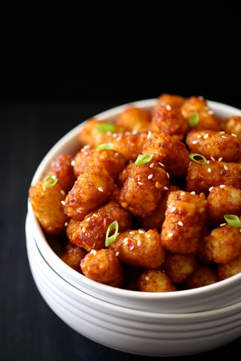 Asian Barbecue Sticky Tater Tots with Toasted Sesame Seeds Football Foods, Asian Bbq, Tater Tot Recipes, Tator Tots, Eat Snacks, Tailgating Recipes, Asian Inspired Recipes, Tater Tots, Food Snacks