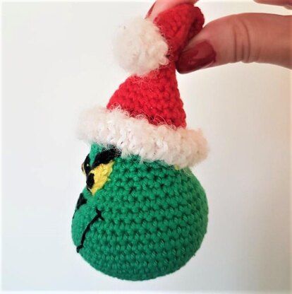 Crochet Grinch Ornament, Crochet Grinch, Crochet Keychain Patterns, Ornament Crochet Pattern, Crocheted Ornaments, Cookies Italian, Knitted Christmas Decorations, Grinch Ornament, Yarn Projects Crochet