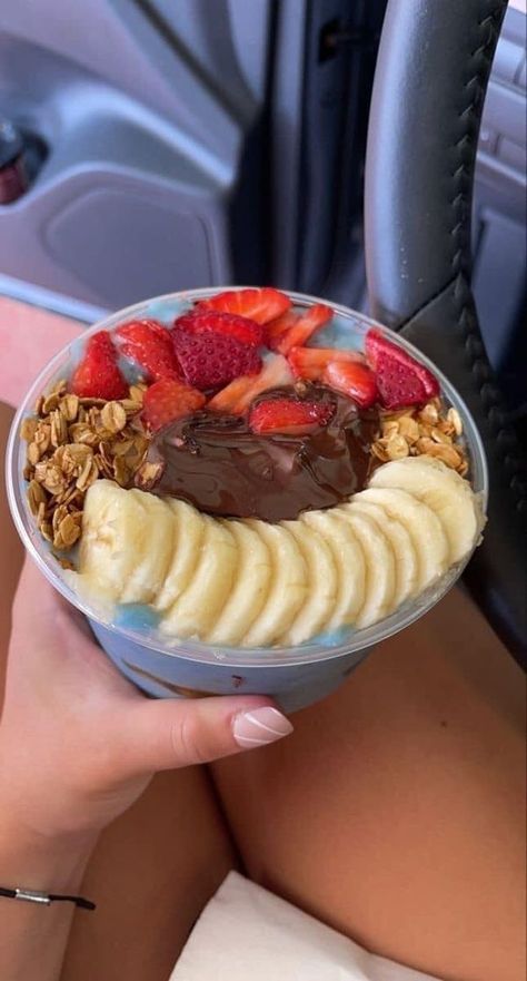 Beeyonca El Acai Bowl Aesthetic Recipe, Açaí Smoothie Bowl, Acai Bowl Nutella, Nutella Acai Bowl, Acie Bowls Recipe, Acie Bowls, Açai Bowl Recipes, Açaí Bowl Aesthetic, Açaí Bowl Recipe