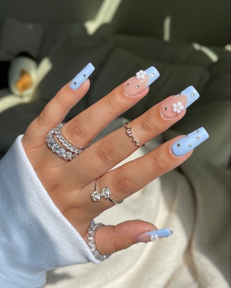 Rhinestone Summer Nails, Acrylic Nail Designs With Charms, Nail Design With Charms, Summer Nails With Rhinestones, Summer Nail Extensions, Coachella Nails Ideas, Coachella Nails, Perfect Match Gel Polish, Diy Nail Art Tools