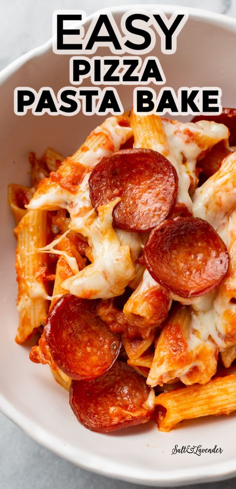 This easy pizza pasta bake recipe is simple to throw together for a hot and inexpensive weeknight meal. This pizza casserole will satisfy even picky eaters! Easy Dinners For Two Picky Eater, Cheap And Fast Dinner Ideas, Cheap Recipes For Large Families, Easy To Make Dinner Ideas, 5 Minute Meals Easy, Things To Make For Supper, Cheap Fall Recipes Dinner, Homemade Pizza Ideas Easy, Easy Dinner Recipes With Ground Beef Picky Eaters