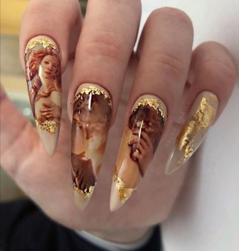 renaissance nail art gold flecs romantic painting classical angelic the birth of venus manicure Roman Nails, Desain Salon Kuku, Angel Nails, Queen Nails, Mens Nails, Romantic Nails, Exotic Nails, Really Cute Nails, Designs Nail