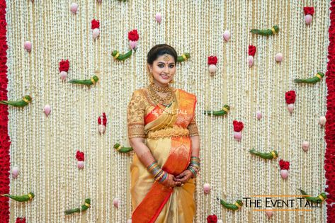 Shopzters | SHOPZTERS EXCLUSIVE - DECOR PICS FROM THE BABY SHOWER OF SNEHA AND PRASANNA BY THE EVENT TALE! Srimantam Backdrop, Baby Shower Stage Decorations Indian, Decoration For Baby Shower Indian, Valaikappu Decoration Ideas, Valakappu Decoration, Traditional Baby Shower Indian, Traditional Indian Baby Shower Decorations, Valaikappu Function, Traditional Baby Shower Decorations