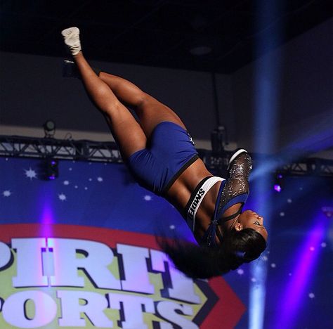 Angel Rice tumbling on California Allstars Smoed / photo: @eagleyepics on instagram California Allstars, Cheer Tumbling, Famous Cheerleaders, Tumbling Cheer, Cheer Tryouts, But Im A Cheerleader, Allstar Cheerleading, Fun Fundraisers, Cheerleading Competition