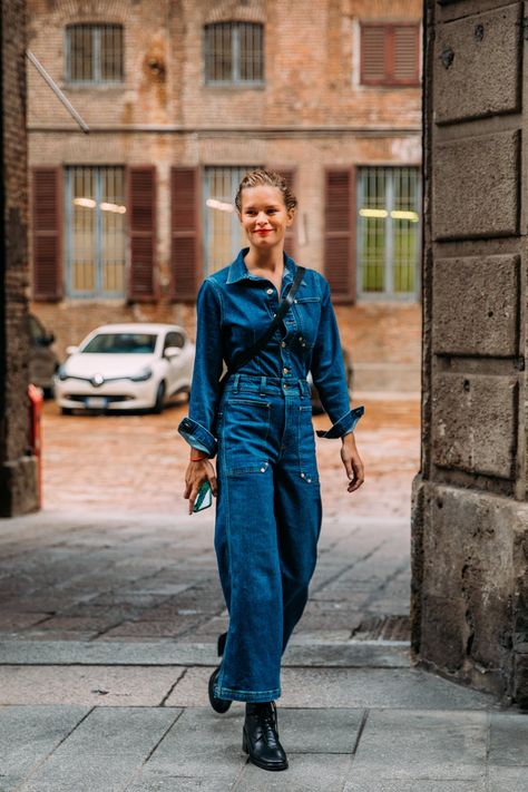 Denim Jumpsuit Street Style, Anna Ewers, Milan Fashion Week Street Style, Reportage Photography, All Jeans, Double Denim, Looks Street Style, Denim Trends, Spring Street Style