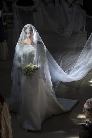 Harry Meghan Wedding, Meghan Markle Dress, Princess Harry, Meghan Wedding, Harry And Meghan Wedding, Meghan Markel, Megan And Harry, Harry Wedding, Royal Wedding Gowns