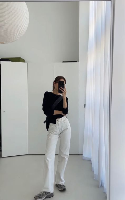 White Levis Jeans Outfit, Levis Jeans Outfit, White Jeans For Fall, Jess Alizzi, Levi Jeans Outfit, Levis Store, Jeans Amazon, Jeans For Fall, Ig Reels