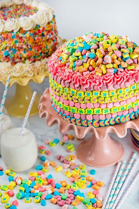 Lucky charms cereal party birthday cake idea #kidsbirthdayparty #kidsbirthdaypartyideas #girlbirthdayparty #girlbirthdaypartyideas #boybirthdayparty #boybirthdaypartyideas Lucky Charms Cake, Rainbow Layer Cakes, Magically Delicious, Cake Liner, Marshmallow Treats, Lucky Charms, Rainbow Cake, Savoury Cake, Food Cakes