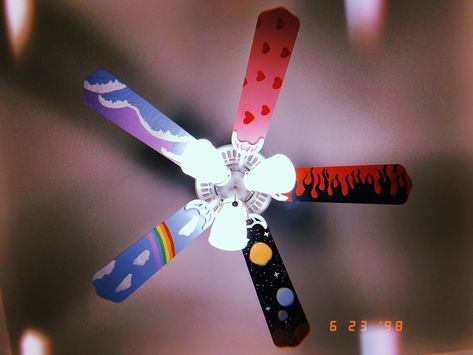 ceiling fan art \ vsco room inspiration !! 🤩 Fan Painting Ideas, Fan Painting Ideas Ceiling, Aesthetic Ceiling Fan, Ceiling Fan Painting Ideas, Diy Ceiling Fan, Aesthetic Ceiling, Door Paintings, Painted Bedroom Doors, Ceiling Fan Art