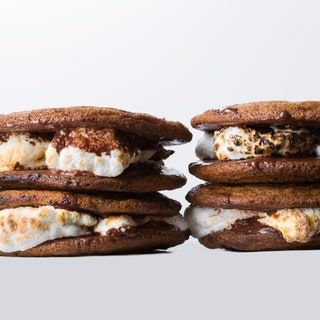 91 Chocolate Desserts for Days When a Plain Chocolate Bar Just Isn't Enough | Epicurious Smores Sandwich, Memorial Day Desserts, Smores Cookie, Cookie Sandwich Recipes, Campfire S'mores, Sandwich Cookie, Smores Cookies, Ice Cream Floats, How To Make Sandwich